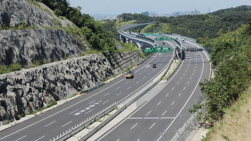  Japanese Expressway Is Getting A Lane Just For Self-Driving Trucks